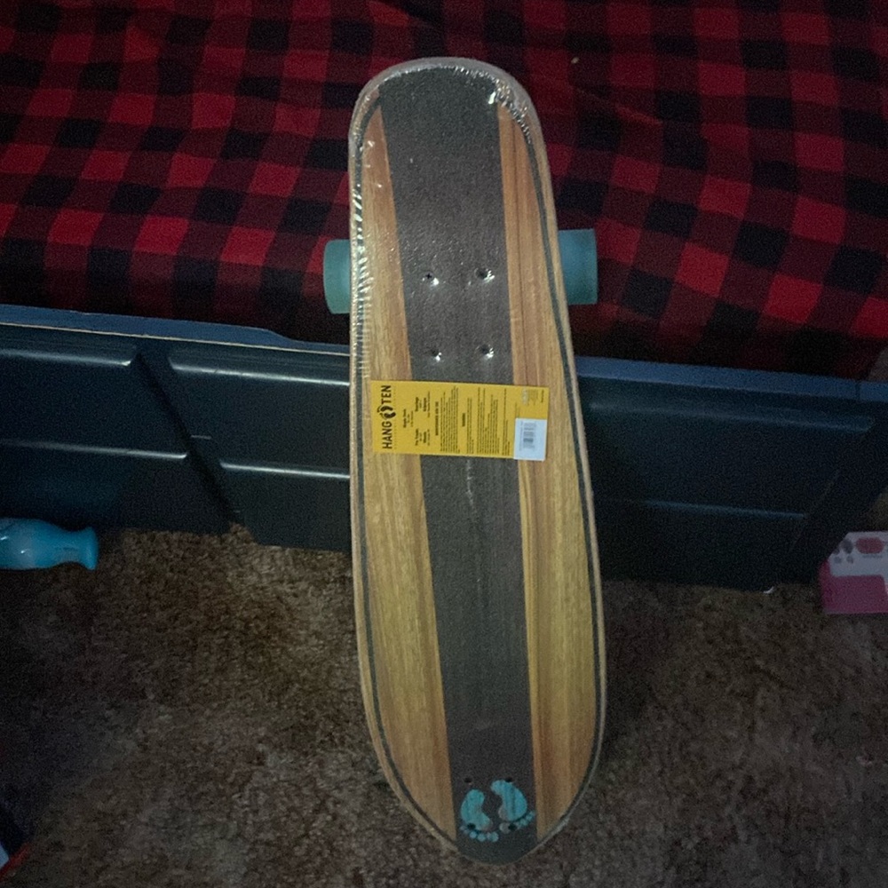hang ten skate bored brand new still have the plastic on it just quick sell